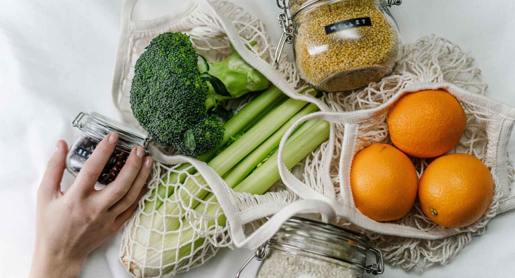 ALIMENTATION ÉQUILIBRÉE, PILIER DU MICROBIOME CUTANÉ BOPLUME DERMATOLOGIE