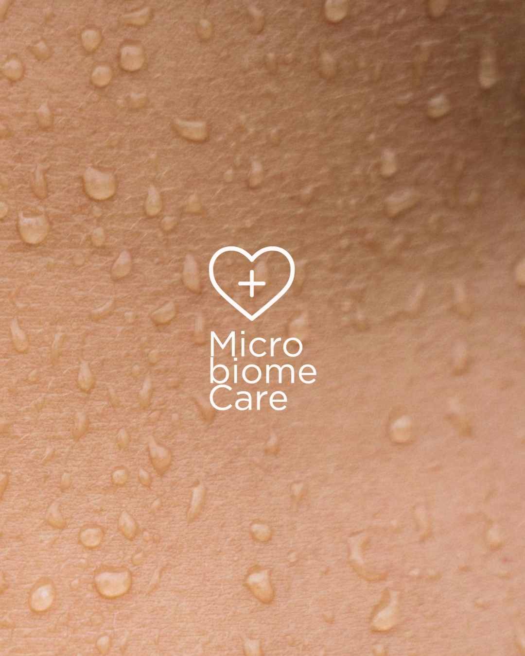 LOGO MICROBIOMECARE SUR PEAU BOPLUME DERMATOLOGIE