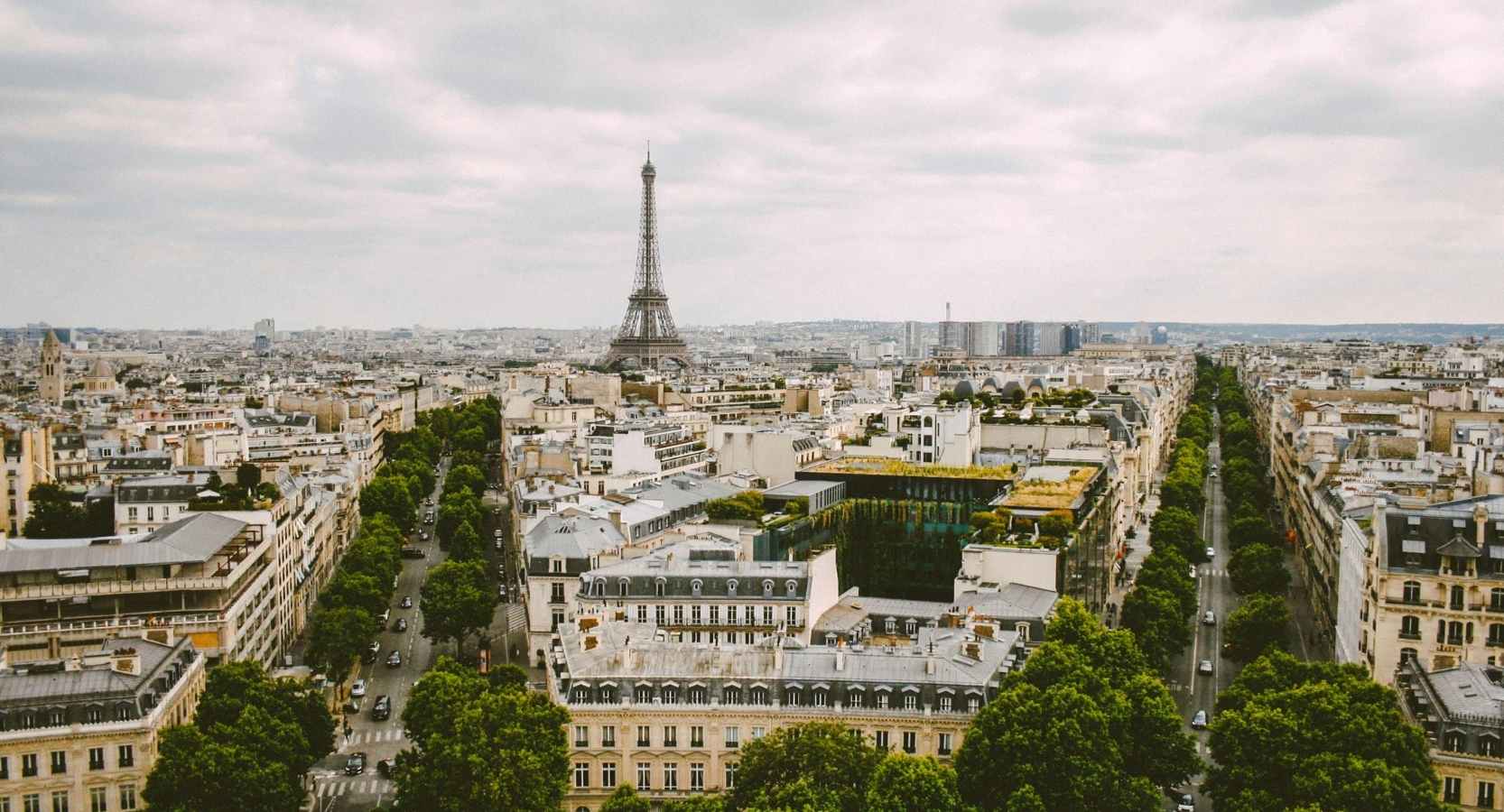POLLUTION PARISIENNE, AGRESSIONS DU MICROBIOME CUTANÉ BOPLUME DERMATOLOGIE